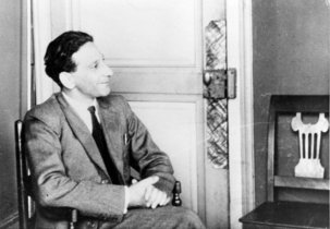 Berthold Jacob in der Redaktion der Zeitung "La Republique" am Tag nach seiner Übergabe an die Schweizer Behörden, 8. September 1935