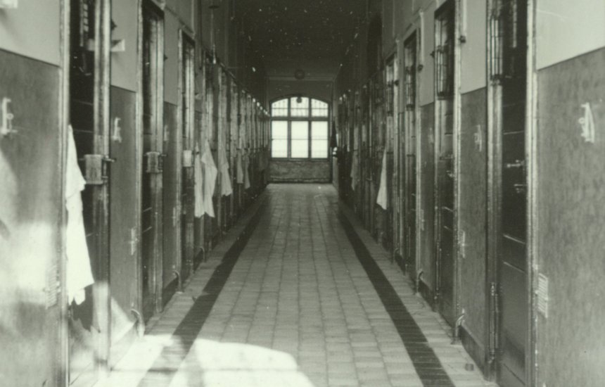 Zellengang im KZ Columbia, 1935